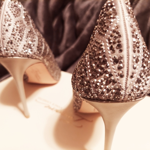 Vince Camuto - Picture 3 of 3